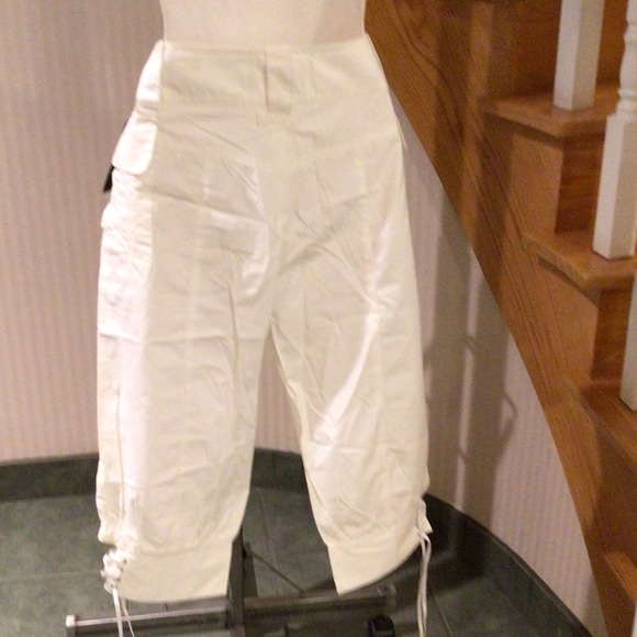 ⬇️PriceDrop⬇️🎉Host Pick🎉NWT White Bermuda shorts with band and crisscross ties - Picture 6 of 6